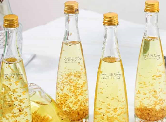 百未草桂花酒：醇香滋味，满口芬芳